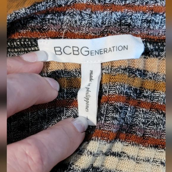 BCBG Cropped & Cold Shoulder Sweater - Size L - Picture 5 of 5